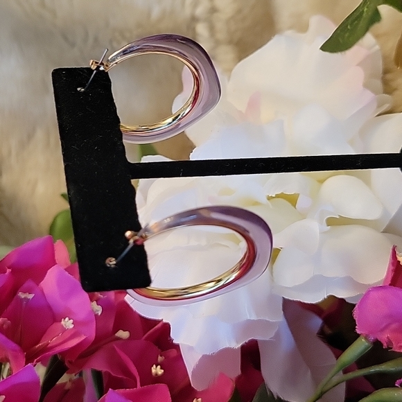 Vintage Earrings Light Transparent Purple with Gold Excelent Condition - Picture 3 of 9